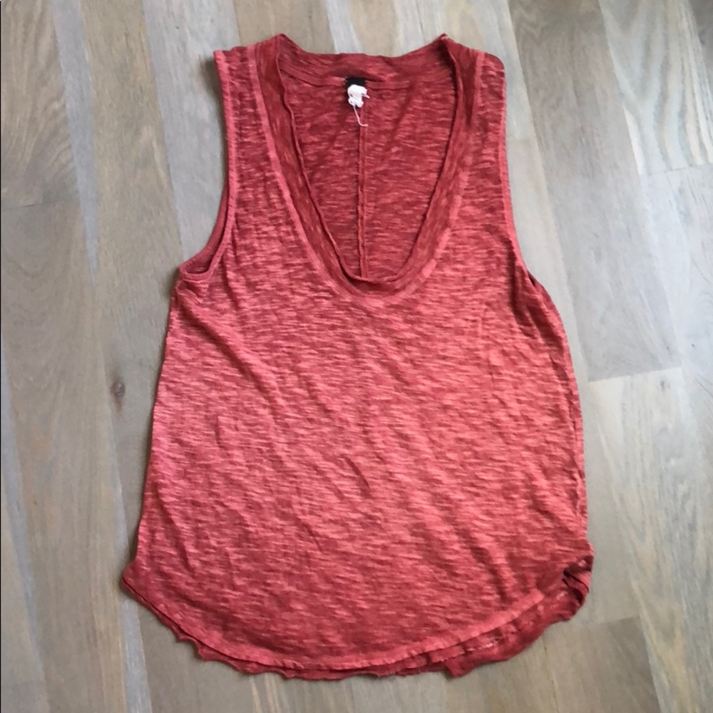 Scoop-neck Tank